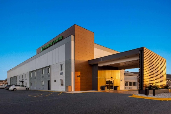 Wyndham Garden Ankeny image 4